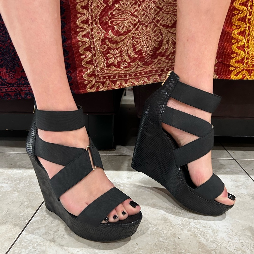 Jessica Simpson black wedged heel. Size 11. - Picture 5 of 6